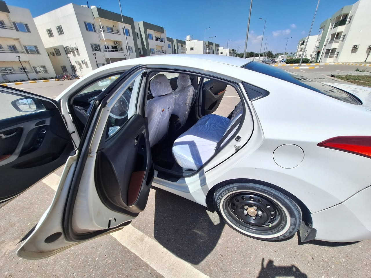 يالله الانترة ١٥ خليجي 
تخم تاير تبريد تدفئه 
رقم بغداد بسمي 
مكان السياره بغداد المدأئن مجمع ريحانه 
السعر ١١٨ بيها مجال قليل 
ابيع عل سونار ثاني يوم تحول 
كير مكينه شادها جديده بل نايلون ١٦٠٠ مكينه القتصاديه ايكو شاشه ايباد منضومه صوت بلادي السياره اينقص مابيها  رقم الهاتف ***********
