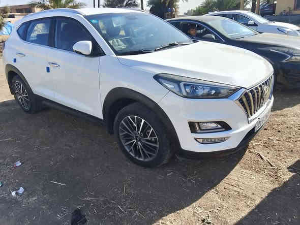 سلام عليكم
لبيع توسان 2020 خليجي 
مكفوله كفالة عامة 
كير محرك صدر وضع الشركة 
سياره فول ما عده البنرامه 
1. بصمه 
2. شاشه كبيرة
3. يدات نيكل+ بصمه ابواب 
4. كوري اصلي 
5. شباك لكزز 
6. ترحيب 
7. محرك 2000 دوش 
8. مالت جناي رقم بغداد الدولي بسمي 
9. مكاني بغداد 
10. سعر 215 وبيها مجال 
11. شراي يتصل 
12.  ‏‪0781 085 0944‬‏
