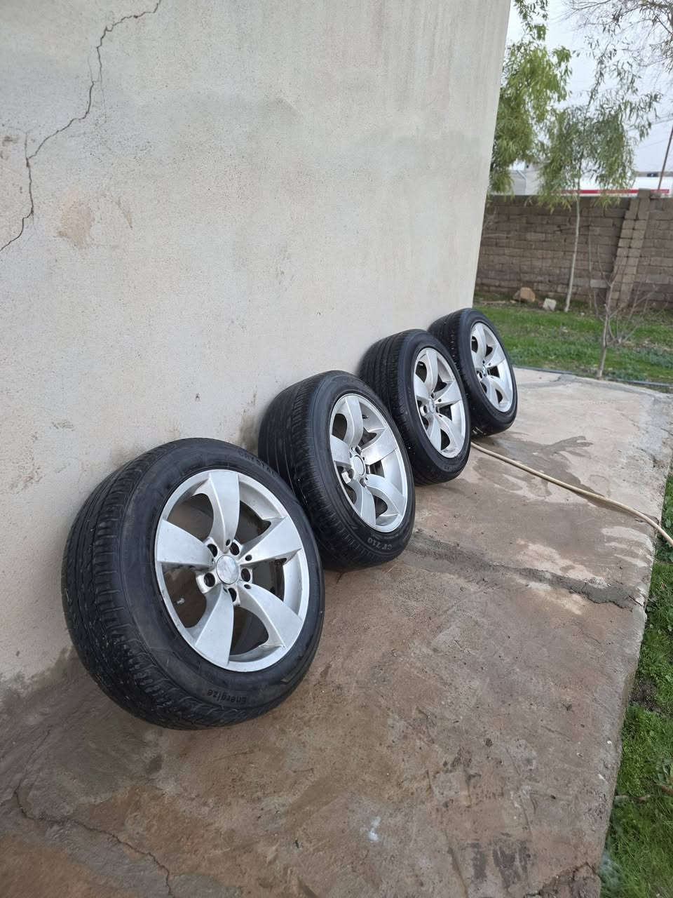 سلام عليكم وياله للبيع حجم 17 تايرات نص عمر بدون تصليح او فطر
عنوان موصل السعر 150 
واتساب ***********
