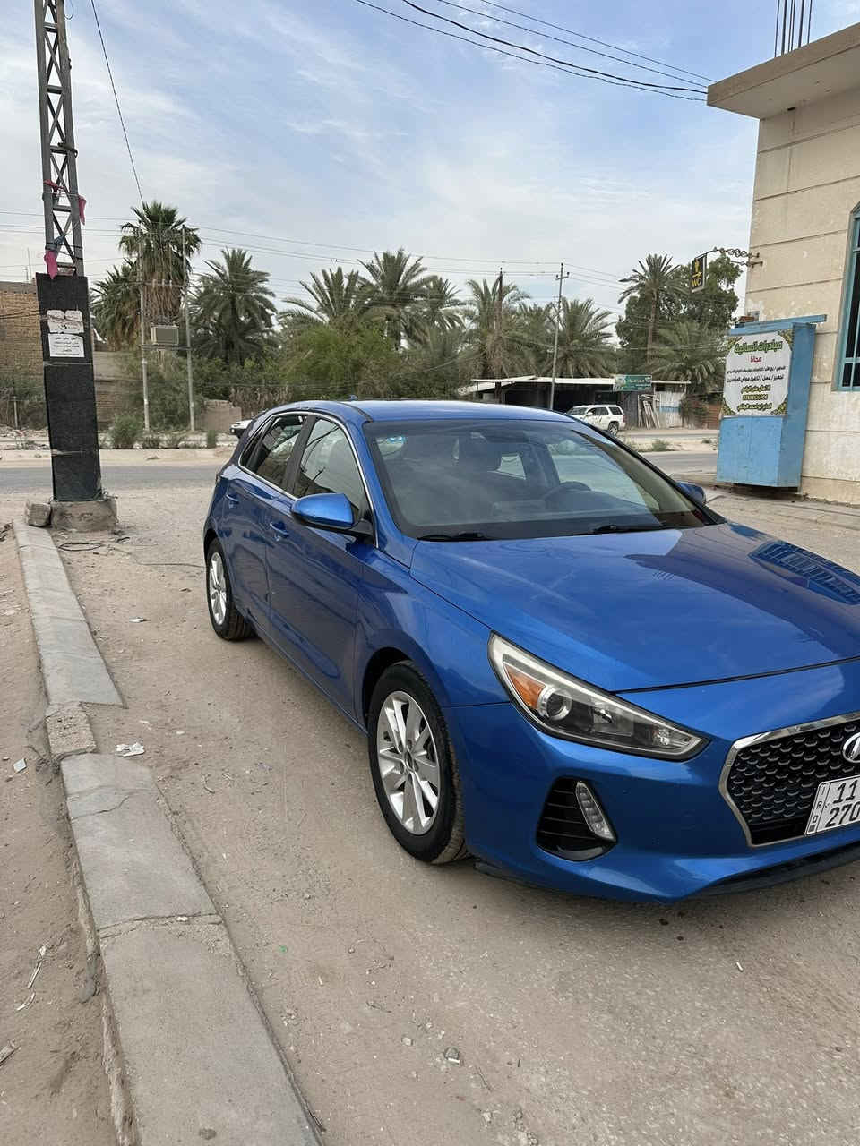 #هيونداي_النترا_GT_2018_للبيع 🔥
السيارة بنظافة ممتازة وجاهزة للاستخدام، بمواصفات مميزة ومحرك مصان حديثاً.
📌 المواصفات:
 الموديل: هيونداي النترا GT (موديل 2018).
 المحرك: 2000\text{ cc} بنظام GDI (المكينة كانت تنقص دهن وتم تجديدها "عمرة كاملة" بالكامل، حالياً قطرة نقص ماكو ولا دوانز، رجعت جديدة بحالة الوكالة وبكفالة).
 ناقل الحركة (الكير): أوتوماتيك (AT) من 6 سرعات (مكفول).
 أنظمة القيادة: يحتوي على نظام سبورت (Sport Mode).
 المواصفات الداخلية والتقنية:
 مواصفات نص فول (بدون فتحة).
 شاشة تدعم نظام كار بلاي (CarPlay).
 تحكمات استيرن كاملة.
 كاميرا خلفية دوارة عالية الدقة.
 داشكام (Dashcam) مدمجة لتسجيل الرحلات.
 ويل كب بلادي مميز.
📌 حالة البودي والضرر (بكل أمانة):
 حادث أمريكا: سرقة فقط (بدون أي صدمات).
 حادث العراق: ضربة في الباب الخلفي والجاملغ الخلفي (جهة عكس السائق) ومصبوغين.
 الباب اللي بصف السائق (كلير فقط).
 الجاملغ (جهة عكس السائق) مصبوغ ملاون فقط (بدون تصليح وبدون فك برغي).
💵 السعر المطلوب: 110 ورقة (11,000$) وبيها مجال للشراي الطيب.
📍 المكان: كربلاء المقدسة.
📞 للاستفسار والاتصال بالمالك مباشرة: ***********

#سيارات_للبيع #النترا_GT #هيونداي #كربلاء #سيارات_العراق #النترا2018 #سوق_السيارات #سيارات_امريكي #للبيع_في_كربلاء #النترا_العراق #ElantraGT
