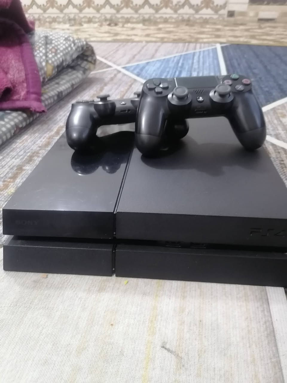 *********** جهاز بلاي 4 جديد مهكر ما مفتوح نظام تسعه قبل بدون فلاش يشتغل السعر مالته 210 يدات اثنين
