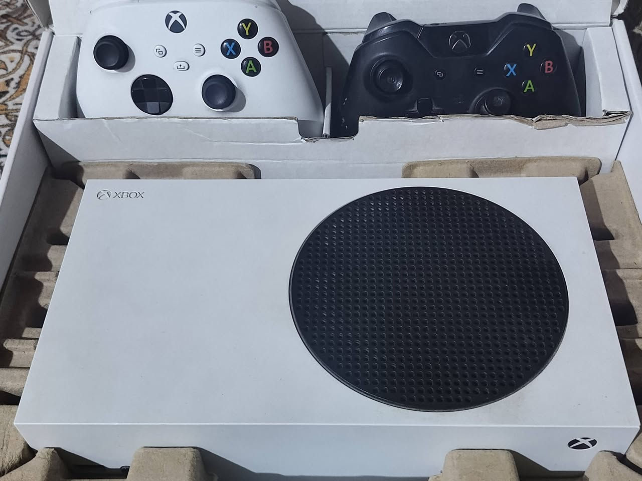 السلام عليكم اكسبوكس سيريس اس للبيع نظيف كلش اصدار 23 ، الجهاز نظيف كلش ومكفول ما داخل صيانة وياه جويستك اصلية مال شركة وثانية تعبانة وبي حساب مرتب مملوك لعبة red dead online ولعبة ثانية  السعر 365 الف وبي مجال بسيط للشراي


**إذا كنت صاحب هذا الإعلان وتريد حذفه لأي سبب، رجاءا أرسل رسالة إلى الدعم الفني**