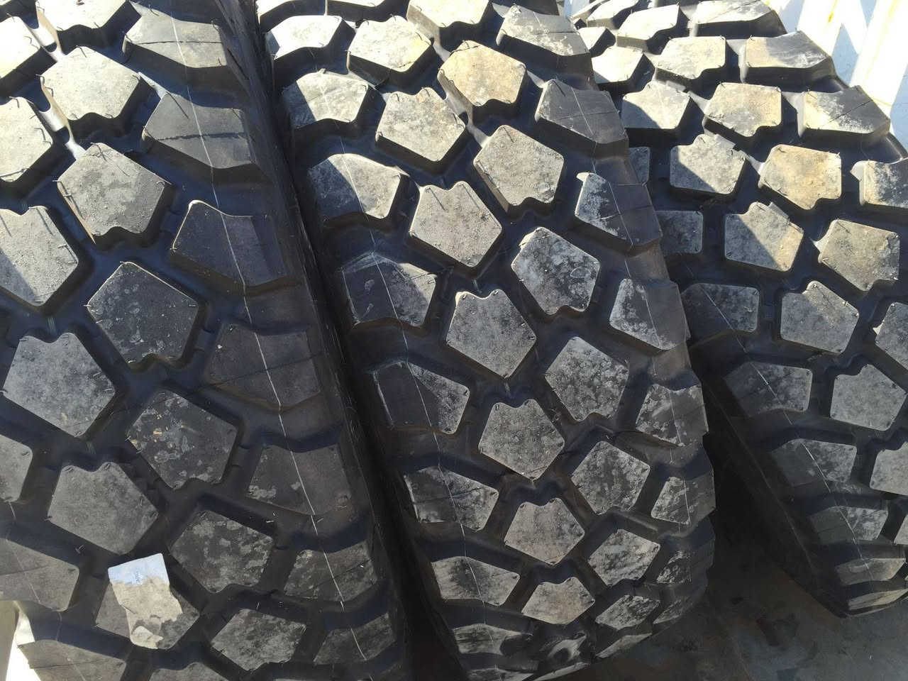 السلام عليكم تعلن شركة لولوة الشارقة الاطارات هايلوكس وزن ثقيل الاطارات اونكس الزراعية ماركات التركية الهندية جميع قياسات متوفرة العنوان بغداد مجمع مشن يوجد توصيل جميع محافظات لتواصل ***********
