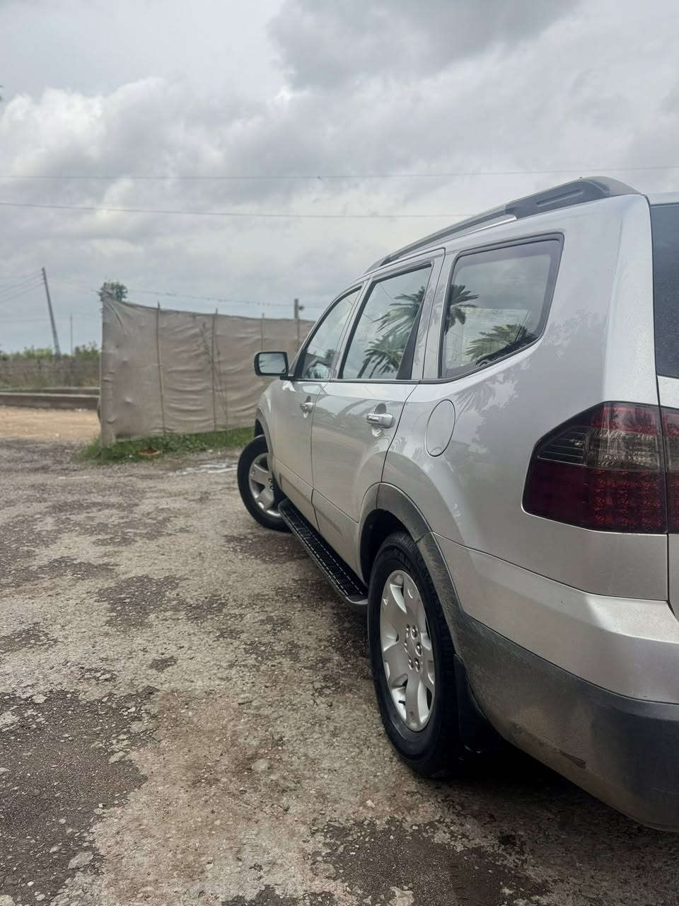 السلام عليكم كيا مهافي للبيع موديل 2009فول موصفات بصمه كشنات كهربائيه مري شفط حساس جنطه كهرباء سياره كفاله من صبغ ما عده شويه طخه بل بنيد مئشره بصوره 125وبيهه مجال حك الجيه ***********
