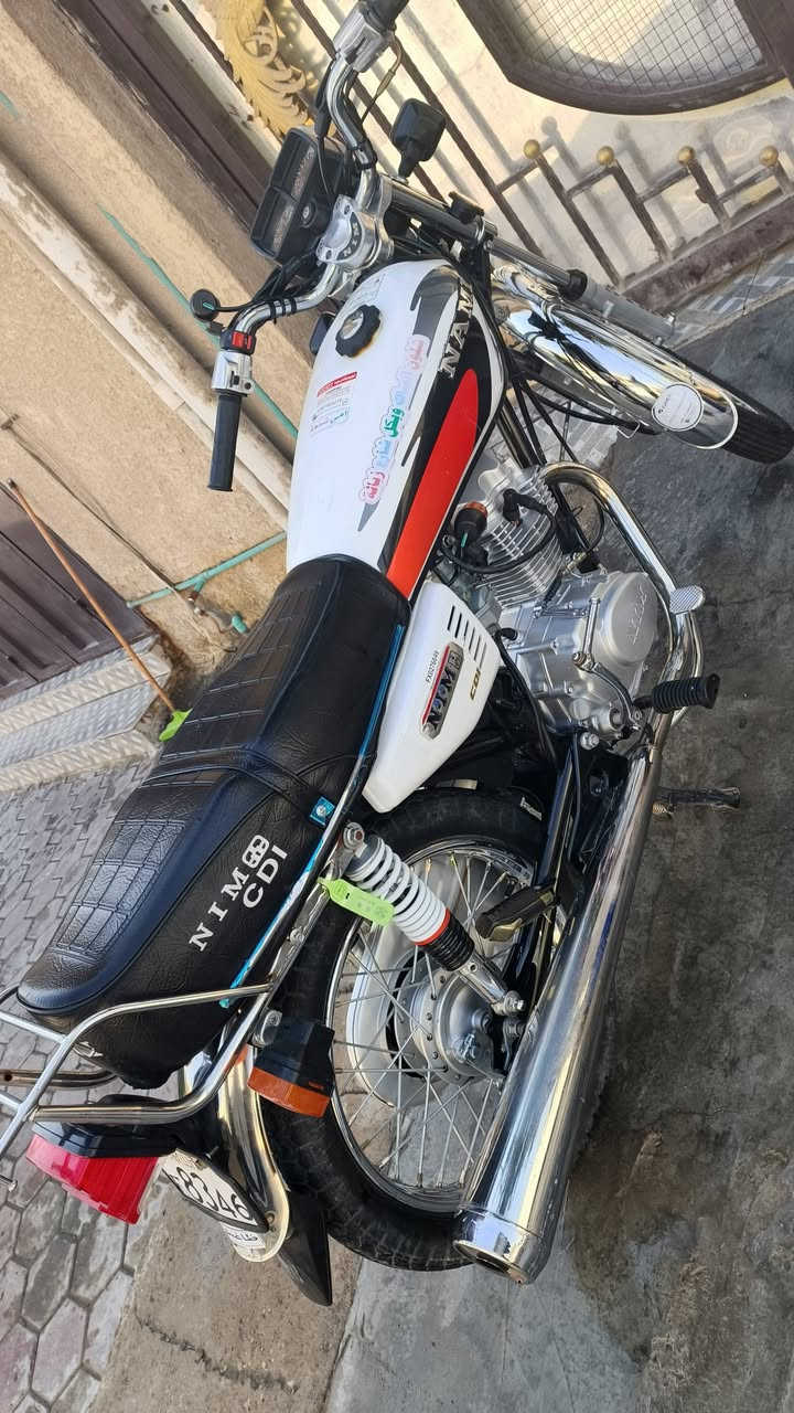 السلام عليكم دراجه اربعه كير موديل 2021 نوعيه ارشا الدراجه خير من الله مكينته ما مفتوحه برغي واحد ما مفتوح بيها أوراقها أصولي بس رقم وتؤكل فقط هورن ما بيها تكدر تشتريلها هورن  ب 5 ألف الدراجه جدا نضيفه نضافتها100/90 سعرها ب مليون و200 وبيها مجال قليل وانته تعال وكلب مكاني كوت دور العمال تحديداً بل جمعيه:الرقم/***********
