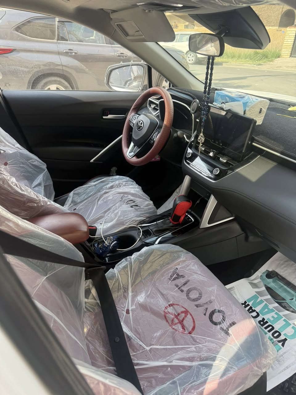 السلام عليكم تيوتا فولدلندر 2025 فئة S فول مواصفات سيارة مكفولة من كلشي ماشيةً 19000  عنوان منصور سعر 27مليون 
***********
