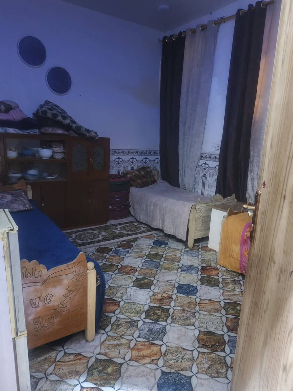 بيت للبيع مساحه 220 متر  طابو زراعي غرفتين  نورم وهول وصاله ومطبخ  صحيات داخليه  وخارجيه ومطبخ خارجي العنوان حله سياحي عتايج للاستفسار السعر 65 وبي مجال  الاتصال ‏‪***********‬‏
