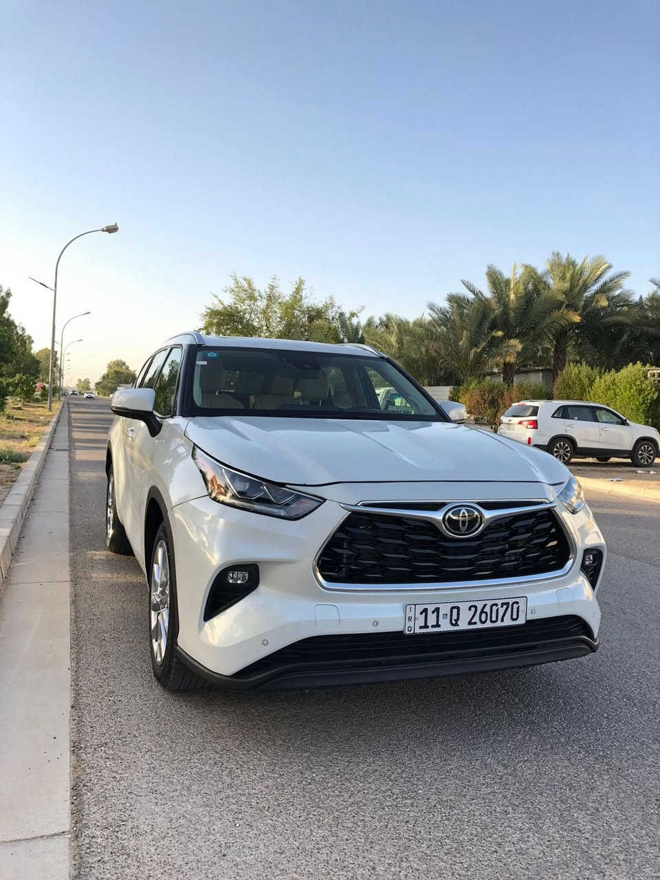 هايلندر 2023 لمتد لون ابيض رقم بغداد
كير اتوماتيك 8سرع/ محرك 2400 تيربو/ فتحة سقف /دخول ذكي /اضواء ترحيب عند الاقتراب/باب جنطه كهرباء ويفتح بالقدم ايظاً /شحن واير لس موبايل /مفاعد جلد تدفئه وتبريد والصف الثاني vip/شاشه كبيره /رادار امامي / نظام تنبيه الخروج عن المسار /3قطع تبريد/حساس امامي خلفي /بصمه+بصمة ابواب /كشن خزن كهرباء 
 ***********
