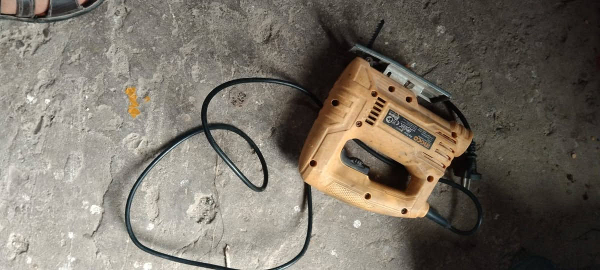 كمبريسر +مسدسات ٢+ منشار ترددي+ كتر + كوسرة السعر 350 وبيهن مجال مكاني الحسينية القمانيات قرب سكلة النور هاتف ***********
