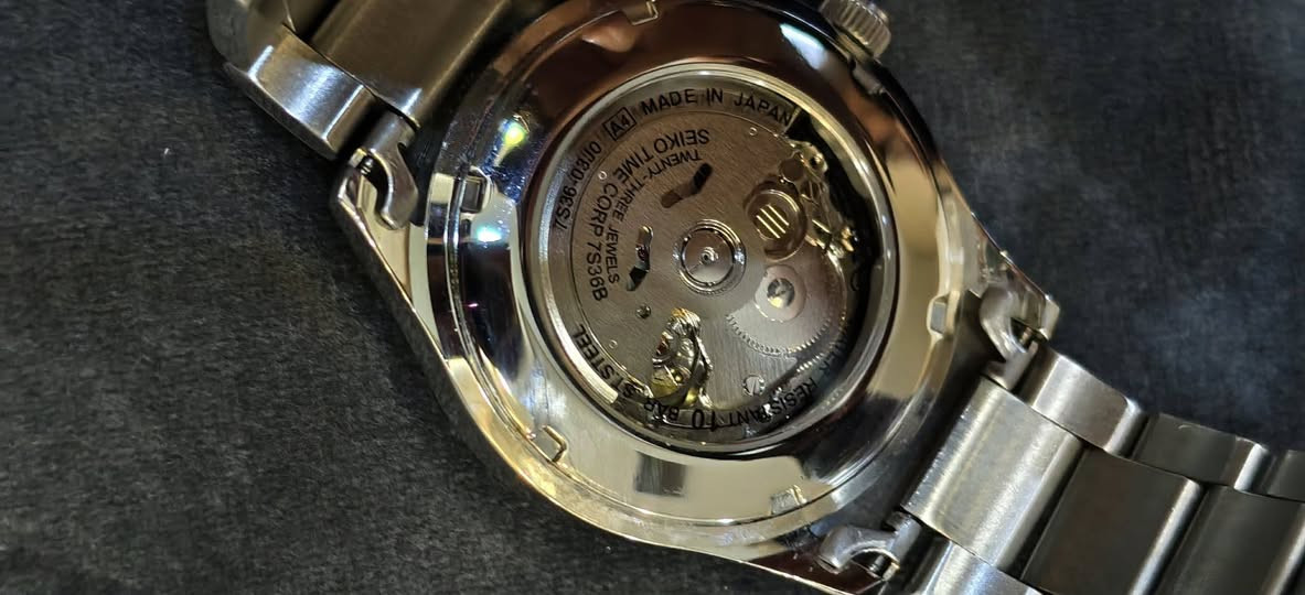 SEIKO JAPANE MADE
ساعه سيكو ياباني  ماكنه اتوماتيك 

القطر ٤٢ ملم 

نظام ٢٤ ساعه  الأميال والأرقام لامينوس 

نظافه تامه 

نافذه التاريخ شهري و اسبوعي 

سعر 115 الف مع توصيل


**إذا كنت صاحب هذا الإعلان وتريد حذفه لأي سبب، رجاءا أرسل رسالة إلى الدعم الفني**