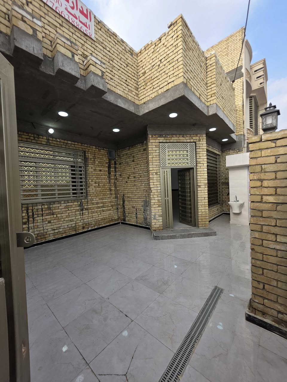 الدار للبيع المساحة 200 متر علة ساحة بناء حديث 2025 منطقة العابجية الستفسار على الرقم {***********}
