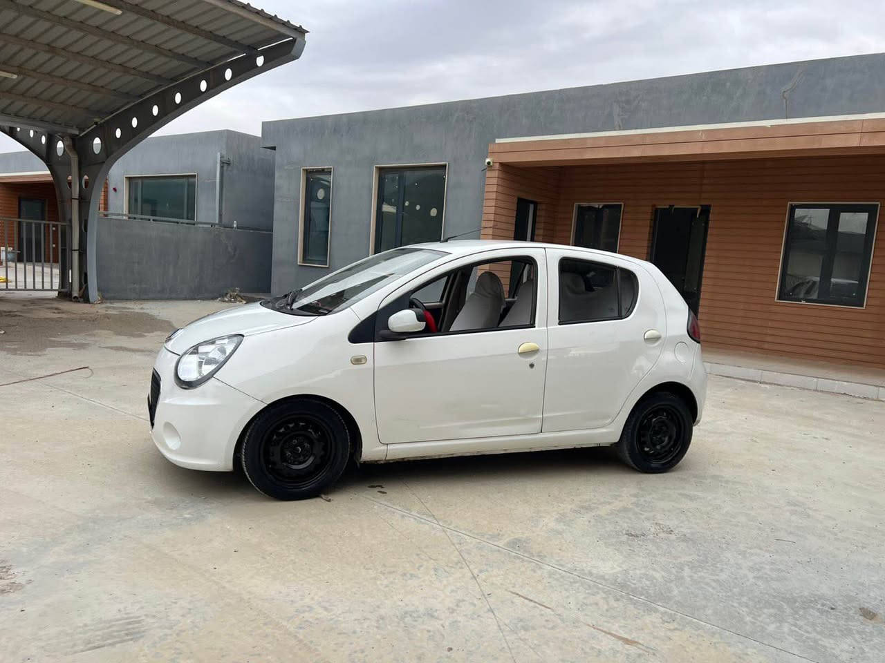 ♥️سه ره تا به ناوي خوا ي گه وره وميهره بان ♥️ دلي كچان جيلي باندا  مووديل2013سه نه وي. جنوب. به شه رتي. حاسيبه و ئه وه ليات گير ئؤتؤ ماتيك    گيروومه كينه به شه رتي ده وه ستا گشت گياني ئيشه كات  و ساردوو گه رمي مه زبؤ ته  جؤ رتاييه لؤكي له ژيره   پيشوو دوا يده عمي نيه   يه ك دينار مه سره في تيانيه لؤ ك لؤكه  به س فرؤ شتنه  سعري ته نها 34كه لا. شوين سليماني. ژ:***********
*********** السليمانية, العراق
