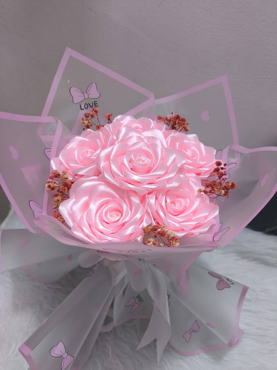 اشتغل ورد صناعي وستان للحجز واتساب *********** ادمن ممكن توافق
