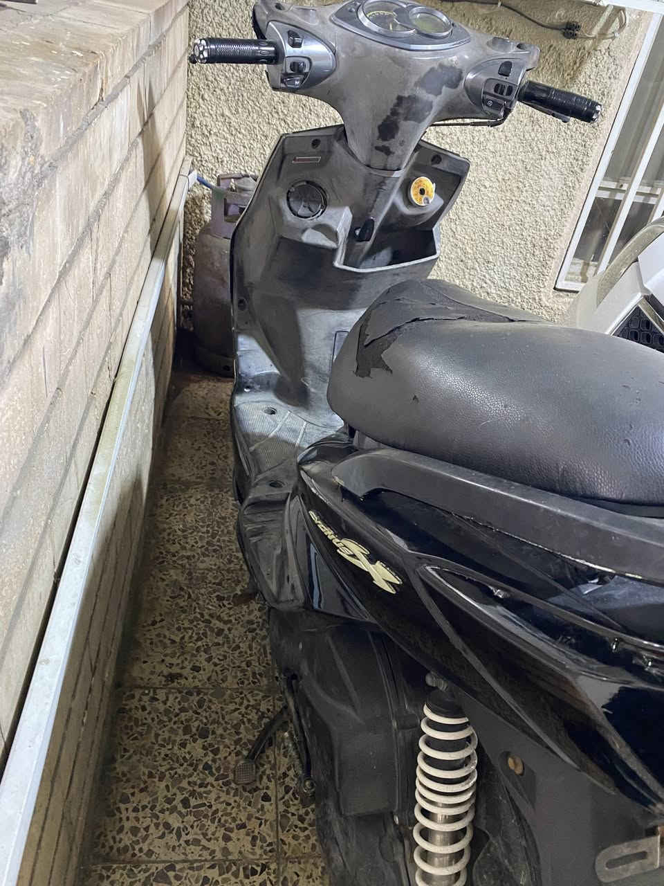 السلام عليكم 
سكنس فحل البيع كابتر نضيفه سلف @ هنر  محرك مفتوح

السعر 550 ألف 
المكان البياع حي الإعلام
*********** وبي وتساب
