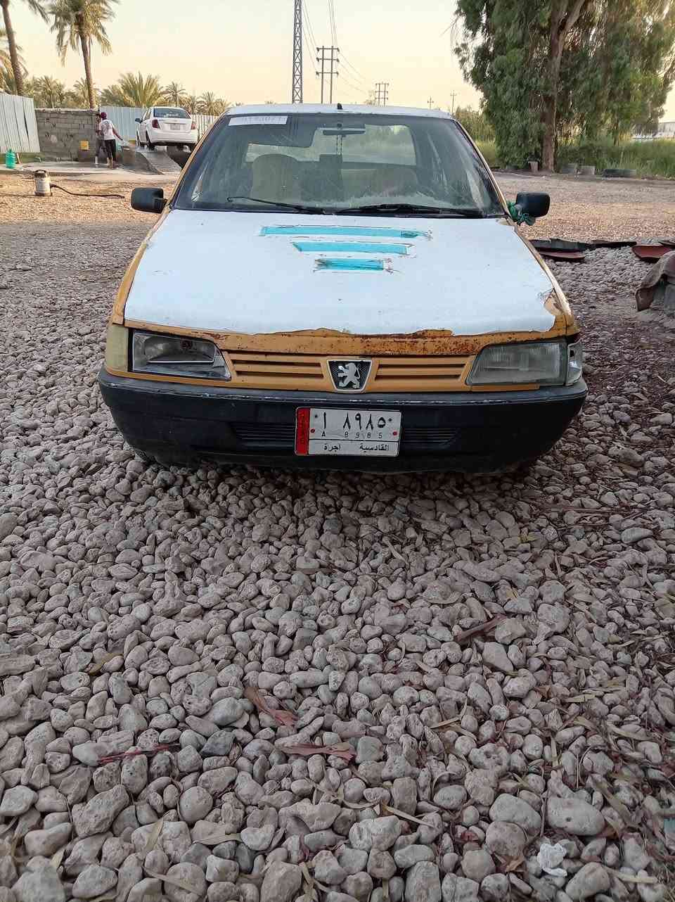 بيجو للبيع
مكانها محاويل 
بمليون وبيها مجال
***********
