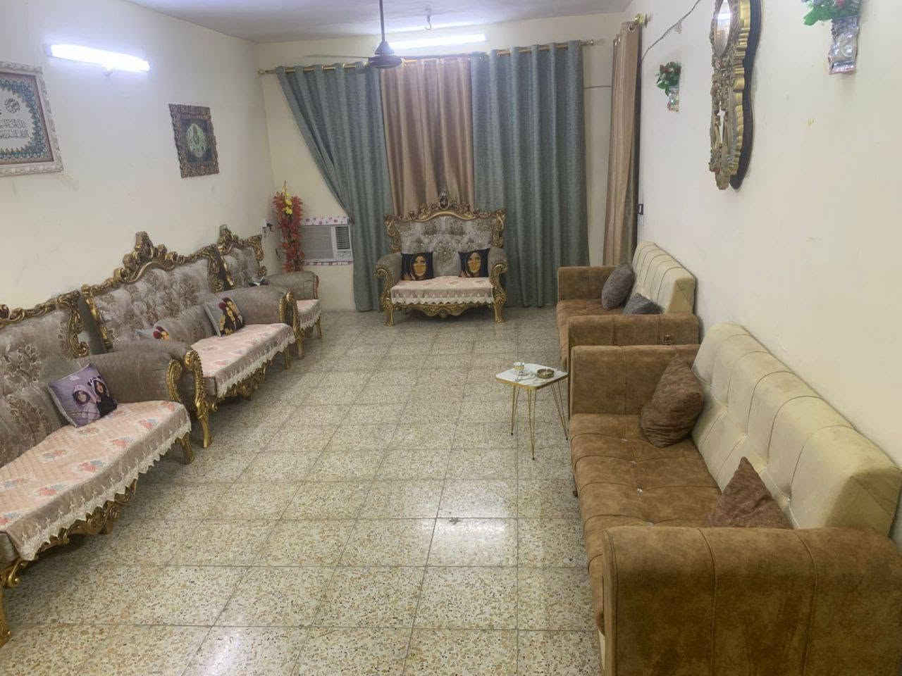 السلام عليكم عندي بيت البيع المساحة 300 متر بيت نضيف ومرتب العنوان سلمان باك المدائن منطقة حي الامير قرب جامع السلام الاستفسار على هذا الرقم ‏‪***********‬‏  سند 25 زراعي سعر 90 وبي مجال
