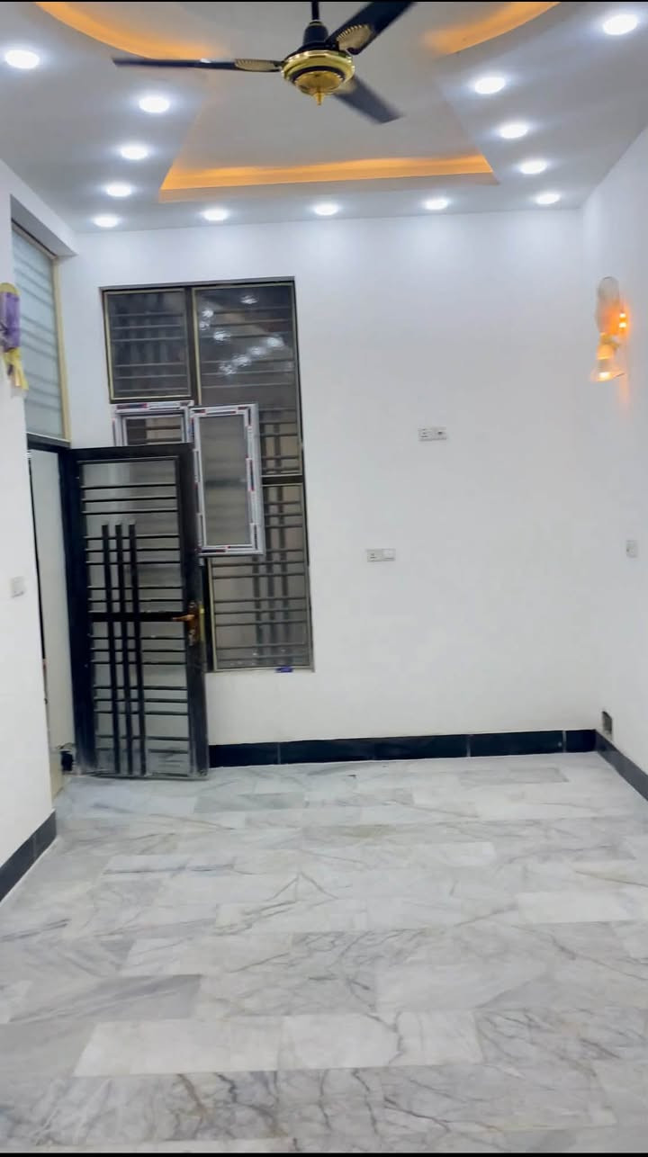 شقه طابق اول للأيجار
120 متر بناء جديد حي الجمعيه شارع 15 شارع مطعم ابو لواء تبعد عن المستشفى الالماني 400 متر وعن مدارس قائم آل محمد 100 متر محتوياتها غرفتين وصاله ومطبخ ومجموعه صحية ومخزن مع صطحين باب مستقل ودرج مستقل الاستفسار مراسله خاص او الاتصال على الرقم ***********
