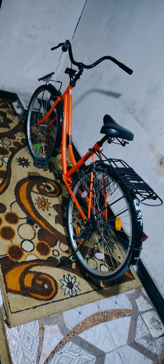 سلام عليكم بيسكل موديل 22اصل حلو مرتب جسده نضافه مالته90 بل 100 كلشي مانقصه بيسكل حاويه ماخذينه قبل 3اشهر كامل مكمل سعره 130وبي مجال حك عنواني بصره جمهوريه رقمي رسلني عليه ***********
