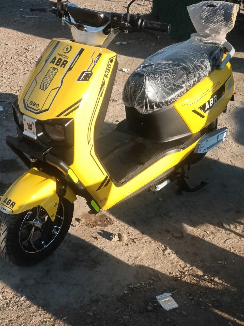 دراجه شحن للبيع ليثيوم 6 بطاريات وياه سويجات 2 وبصمات 2 موديل 2026 بعده جديده سعر 750 ولله ماخذه مليون و200 مكاني بغداد شعله رحمانيه ***********
