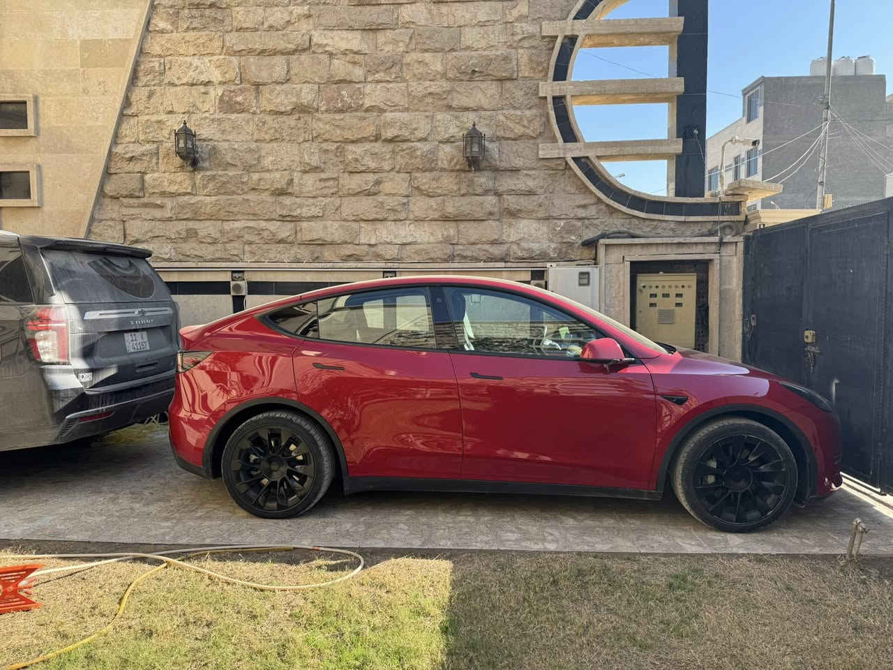 السلام عليكم تسلا موديل Y دبل ماطور موديل 2022 حادثهه بسيط قطعتين مبدله ومصبوغه السيارة اني مستوردهه باسمي مواصفاتهه Y معروفه للاستفسار ***********
