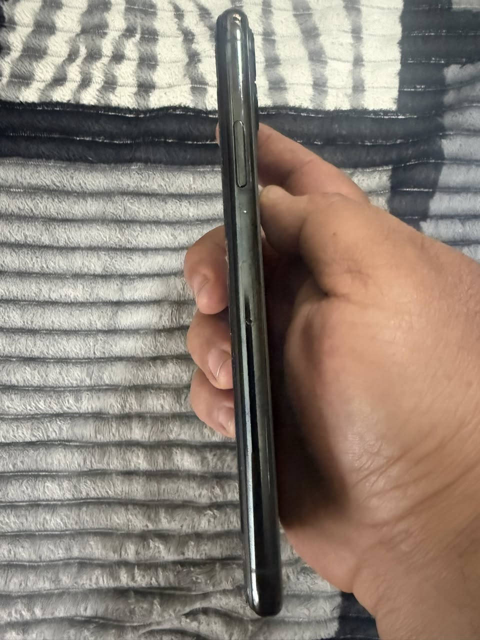 11 برو ماكس 256 بطارية كما موضح 84 كارتونه وملحقاته ويا شرق اوسط نموذج mمبدل بي شاشه فقط شاشه حلوه والفيس ايدي متوقف السعر 325 وبي مجال مكاني بغداد الاعلام ***********
