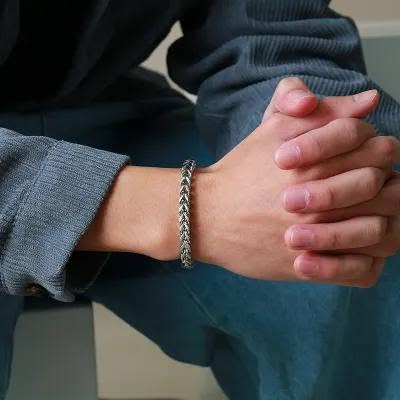 تكراررررر💃💃💃💃💃
سوار رجالي ✔️

✨سوار رجالي سلسلة ✨
✨سوار فرانكو مربع سلسلة ضفيرة 
✨مصنوع من الفولاذ والتيتانيوم المقاوم للصدأ
✨مايتغير لونه ابد

متوفر باللونيين ‼️
▪️اسود 🖤
▪️فضي 🩶

السعر ٦الاف 
🚘 يوجد خدمة توصيل لجميع محافظات العراق ٤ الاف 🚘


**إذا كنت صاحب هذا الإعلان وتريد حذفه لأي سبب، رجاءا أرسل رسالة إلى الدعم الفني**