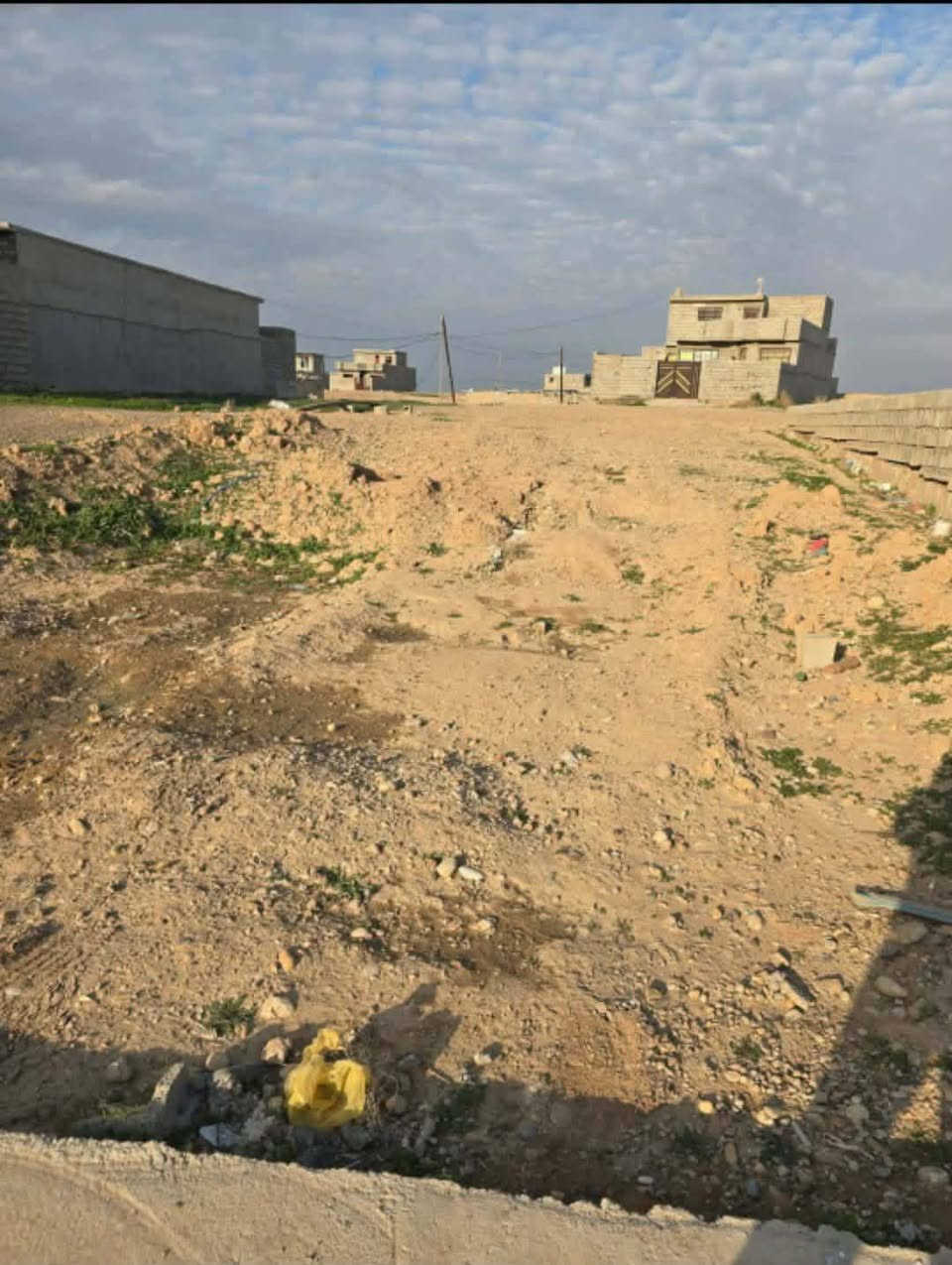 قطعة 200 متر في حي الشرطة قرب بيت خالد الشاطي واجهة 10 نزال 20 خدمات ماي كهرباء انارة تبليط الشارع 10 متر
السعر (27) وبي مجال
للاستفسار أكثر التواصل مع الصفحه أو الاتصال
***********
