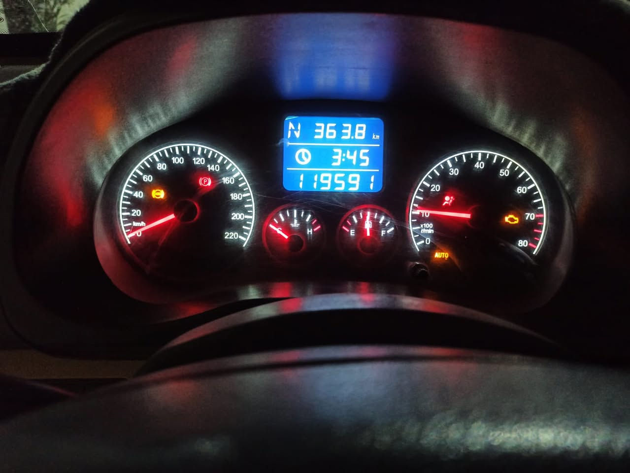 السلام عليكم 
شيري تيكو موديل ١٣ السيارة مكفولة من الصبغ والضربة فقط دحجة خفيفة امبينه السيارة حلوة ومال جناي كيرها وتبريد تمام بس بيها صوت بالمحرك سنوية نافذة وشرط التحويل ماشية ١١٩ الف
مكانها نجف 
***********
السعر ٥٢
