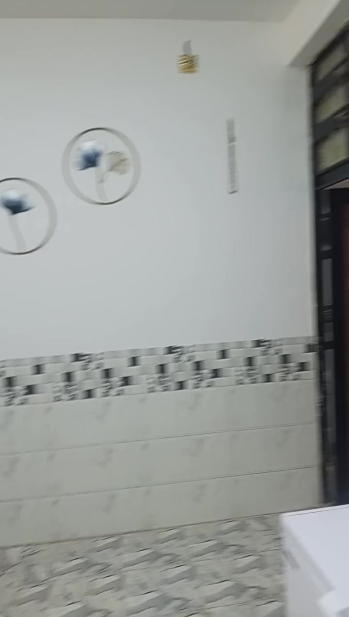 سلام عليكم بيت مساحته 125 واجه5نزال25
طابقين

يحتوي على مساحه كراج وحمام مشترك بل مقدمه

و استقبال وممرمعزول مدخل ثاني

وصاله تكدر تفتحه عل استقبال اتصير10متر

ومنبعده مطبخ حار بارد ودرج

وحمام مشترك داخلي 

واخرشي غرفه5/4 وترك بااخرالبيت5/120

القاط الثاني غرف 2

حمام مشترك 

صطح اشتايكر

السعر108

وبي مجال***********

بناء2026
