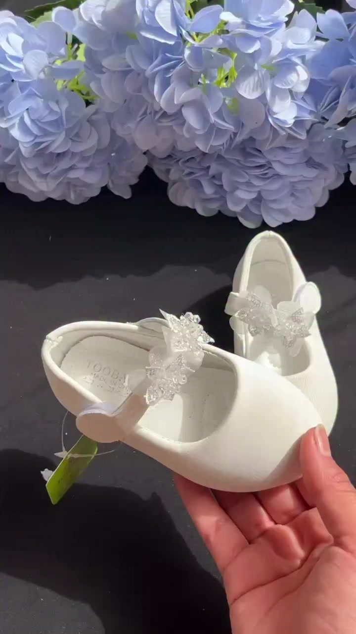 ✨ أول ما تشوفيه راح تحجزيه فوراً! ✨
حذاء بناتي أبيض ناعم بتفصيلة الفراشة اللامعة 🦋
أناقة ورقة تخلي صغيرتج مثل الأميرات بكل مناسبة 🤍

مناسب للحفلات والمناسبات والتصوير 👗
مريح وخفيف على قدم الطفل.

📏 القياسات: من 21 إلى 25
⚡ الكمية محدودة

📍 العنوان: سنتر علي هادي الاحذيه #احذية_اطفال #العنوان_كوت_شارع_بدلات_الاعراس_مقابل_عمارة_الحاج_مهنة #اكسبلور_فولو #اكسبلورر #اكسبلور_explore


**إذا كنت صاحب هذا الإعلان وتريد حذفه لأي سبب، رجاءا أرسل رسالة إلى الدعم الفني**
