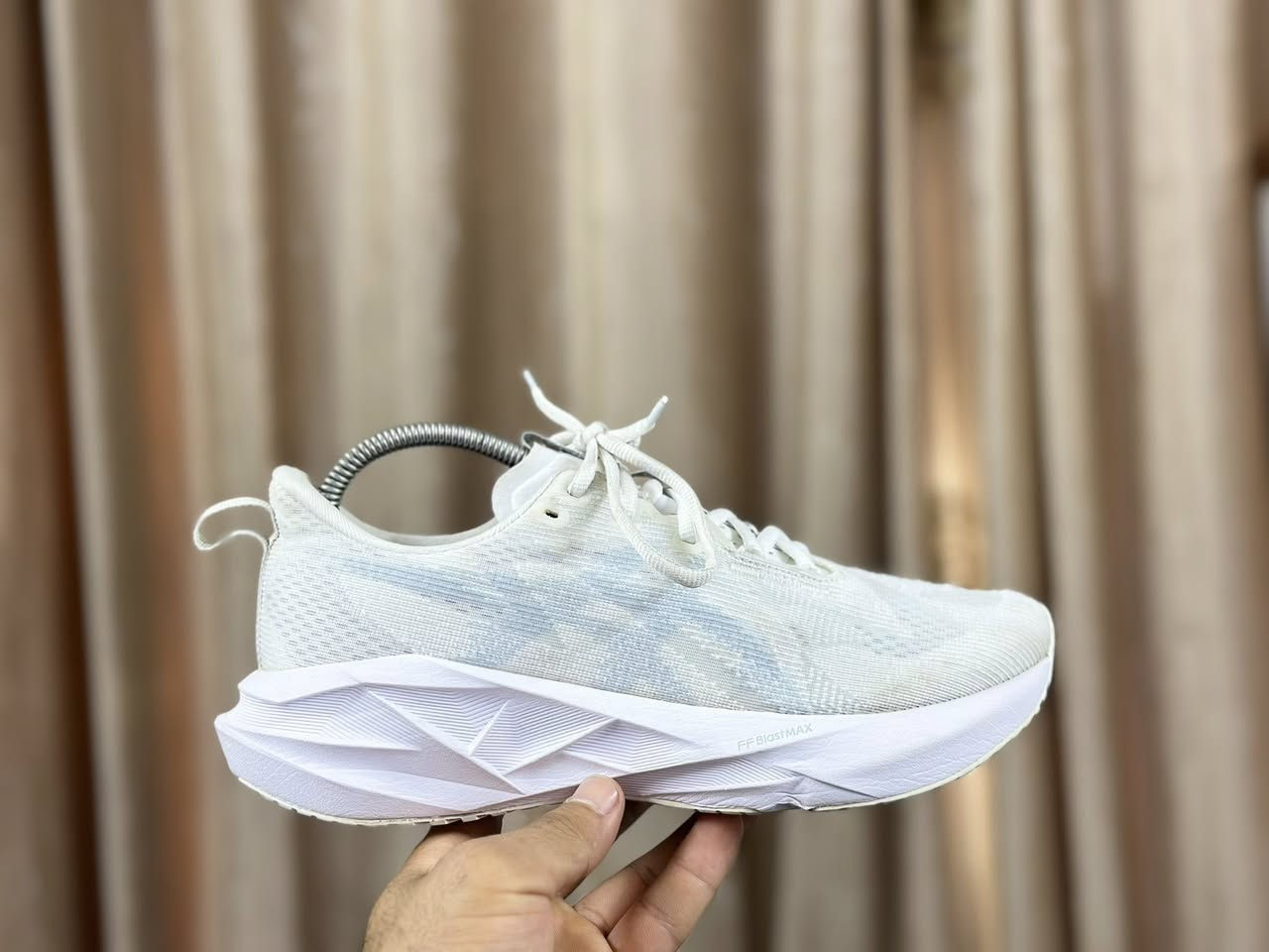 ازيكس حديث 2025
قياس 40
طول القدم 25ونص 
يوجد توصيل جميع انحاء العراق ***********
