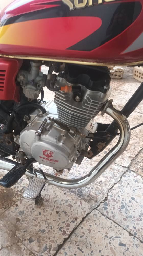 دراجه ايراني اربعه محرك ما مفتوح اخرس كهربايات كله شغاله  دراجه خير من الله مكاني المشتل ٤٢٥ وبيه مجال حك الجيه رقم الهاتف *********** بغداد, العراق
