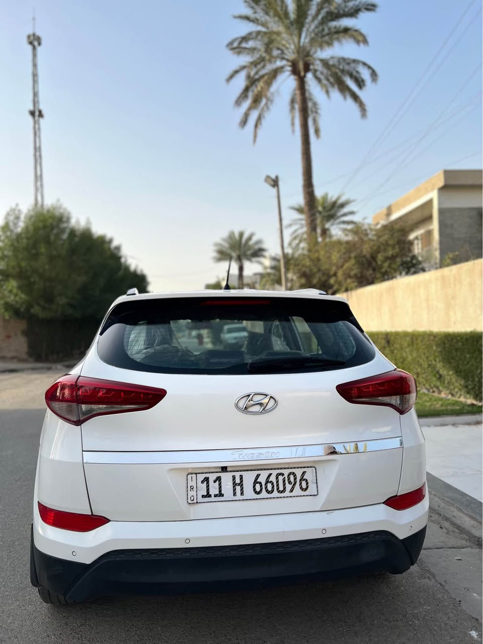 السلام عليكم 
توسان 2018 خليجي 
نص فول 
محرك ٢٠٠٠ دوش 
شاشه كامره 
كشنات جلد تحكم ستيرن 
وضعيات قياده وباقي المواصفات المعروفه 
(((السياره مصبوغة عام )))
محرك كير مكفولات 
رقم بغداد بسمي شخصيا ثاني يوم احولك
السعر ((125))وبيه شي بسيط  
مكاني بغداد
*********** 
الشراي يتصل غير متواجد على الفيس بغداد, العراق
