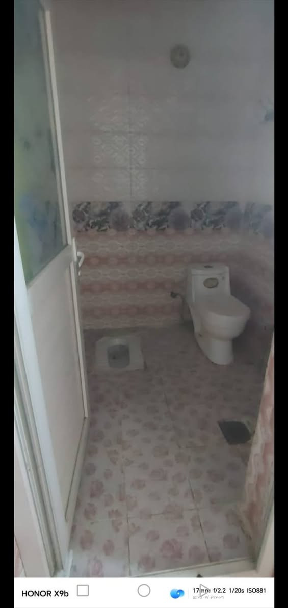 بيت للايجار
طابق ونص 
شارع المعهد قرب مدرسه الكندي
غرفتين نوم/استقبال
مطبخ/صحيات2/ سطح
( اجاره 350 الف)
ابو علي الركابي
***********
