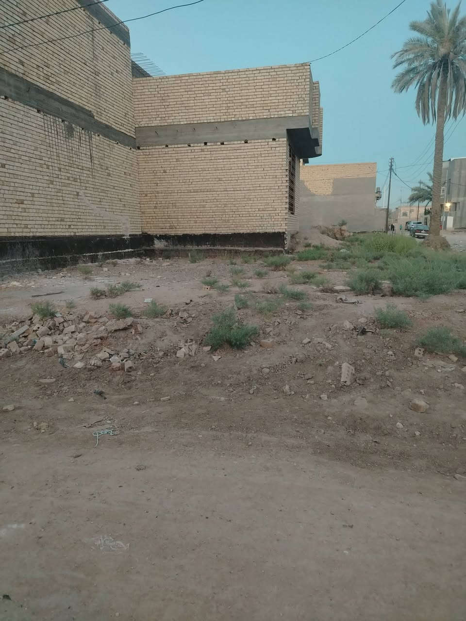 قطعه 100م مربعه 10/10 طابو صرف بيهة اجازة بناء بحي الزهراء قطعه حلوه وبصف التبليط ***********
