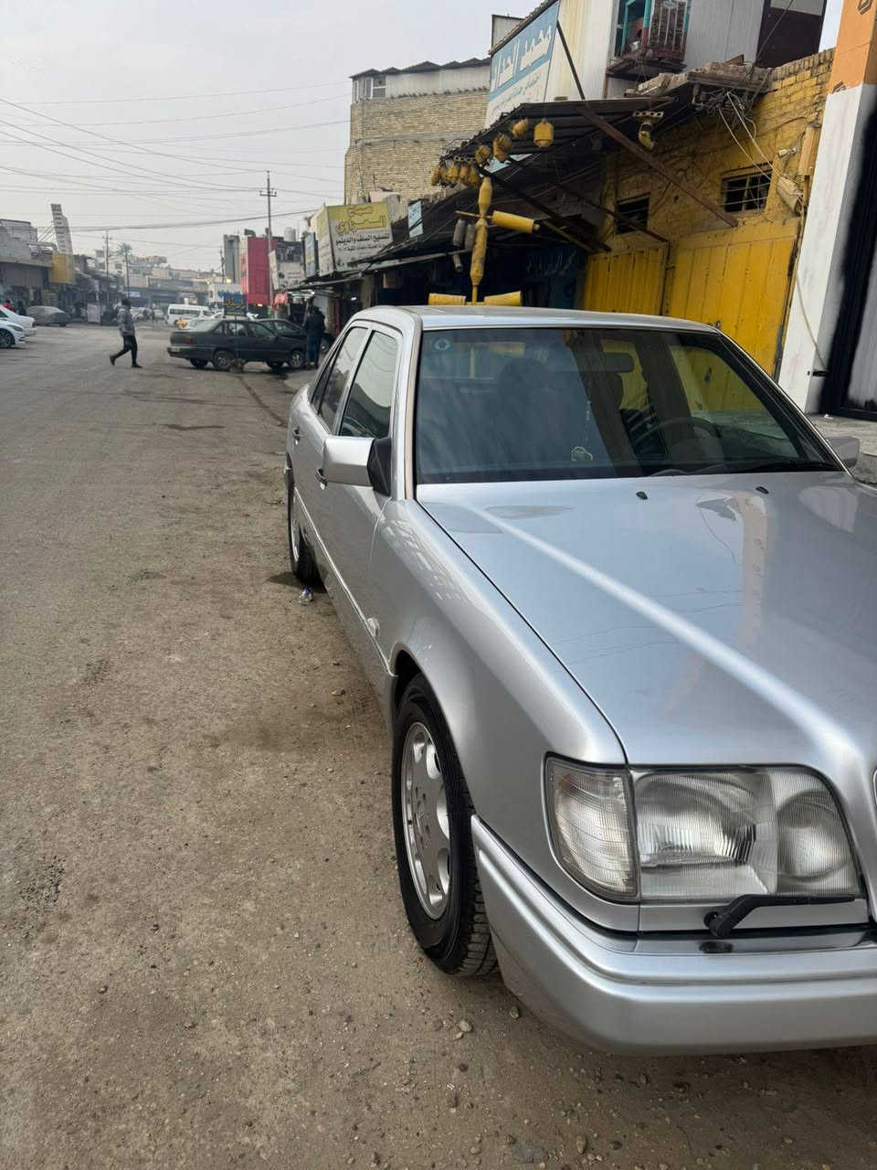 سلام عليكم 
دب جديده 
بدون تعمير ابلاديه 
صبغ بس جماليه
320 محرك كير جديد 
موديل 1992
سلايت
كشنات كهربائي
سياره بسمي تحويل موباشر
السعر انتصل عل ارقام 
***********
***********
