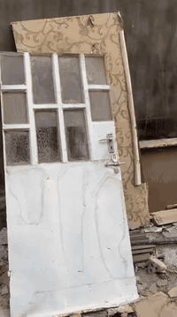 ابواب وشبابيك للبيع جديد مستعمله قليل وسعر رخيص مكان الدورة ٠٧٨٠٢٤٤٩٩٨...