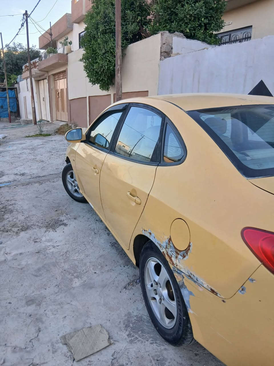 السلام عليكم النترا ٢٠٠٩ كير محرك خير من الله وعلى الفحص تبريد جيد جدا تايرات بحالة جيدة والسيارة تجي تجيكها كدام عينك  رقم ديالى ألماني بأسم جاري السعر ٩٠ورقة للتواصل الإتصال على الرقم ***********
