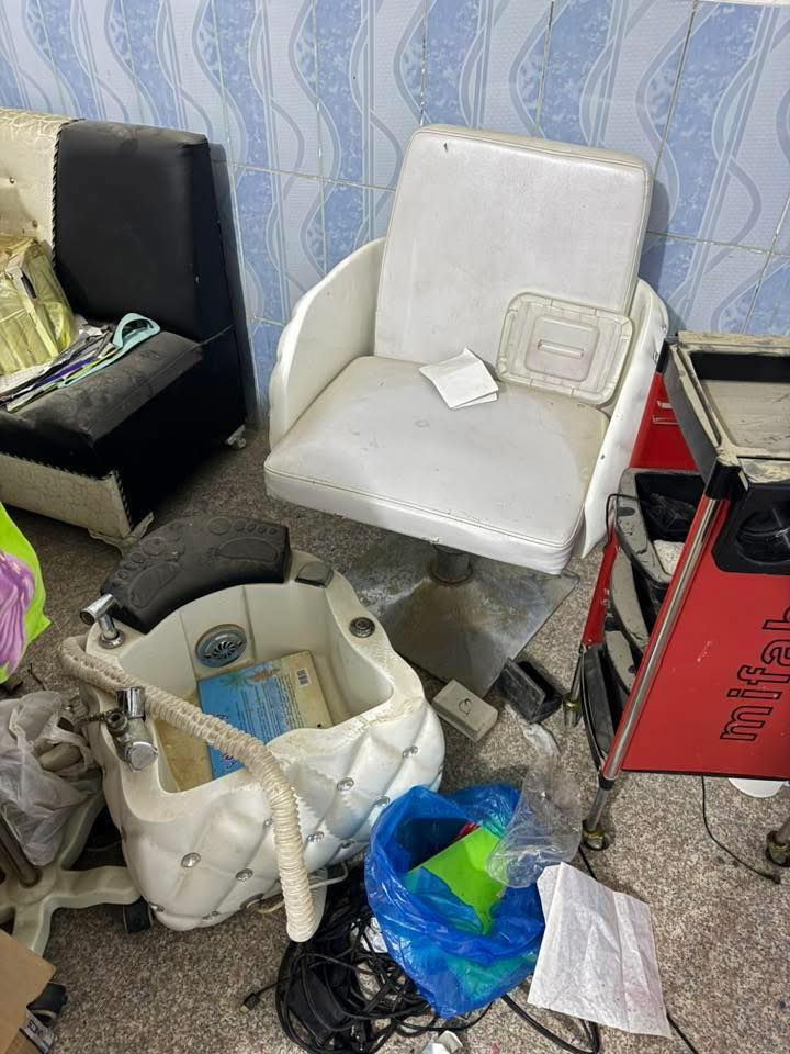 السلام عليكم للبيع تفاصيل وتساب ***********
