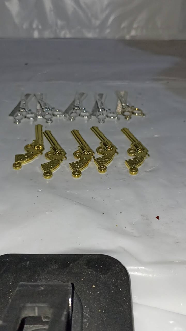 بسم الله الرحمن الرحيم 
الحجز برقم التليفوووووووووووووووووووووووون 
دي عليقه معدن طيله فضه وعليقه معدن طيله نحاس اي شكل من اللي قدامك ده اذا كان عده الحلاقه او اذا كان الطبنجه العليقه دي القطعه ب 10 جنيه وعرض خاص اي ثلاثه ب 25 جنيه
الحجز برقم التليفون والتسليم يوم السبت عند سينما ديانا في وسط البلد في قهوه الفنانين من الساعه 11:00 الظهر الى الساعه 10:00 بالليل باذن الله 
01097346233
01020701920


**إذا كنت صاحب هذا الإعلان وتريد حذفه لأي سبب، رجاءا أرسل رسالة إلى الدعم الفني**