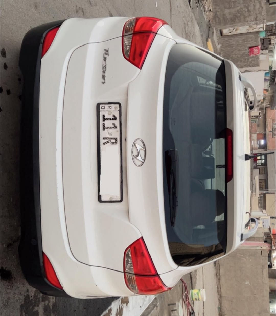 يالله سلام عليكم توسان ٢٠١٥ خليجي مكينه ٢٠٠٠ دوش سياره جديده وجاهزه من كلشي كير مكينه شرط ع بلاد مامفتوحات سياره تراي يخبل اي نقص مابيهه ماشيه 177موصفات السيارة بانوراما تحكم ستيرن اتصال نظام ABS شاشة كبيره كامرة خلفية بلادية  رقم انكليزي بغداد بيها صبغ الهلال الخلفي من جهه اليمنة مكاني( بغداد لكرخ سويب )السعر 160 وبيها مجال رقم ***********
