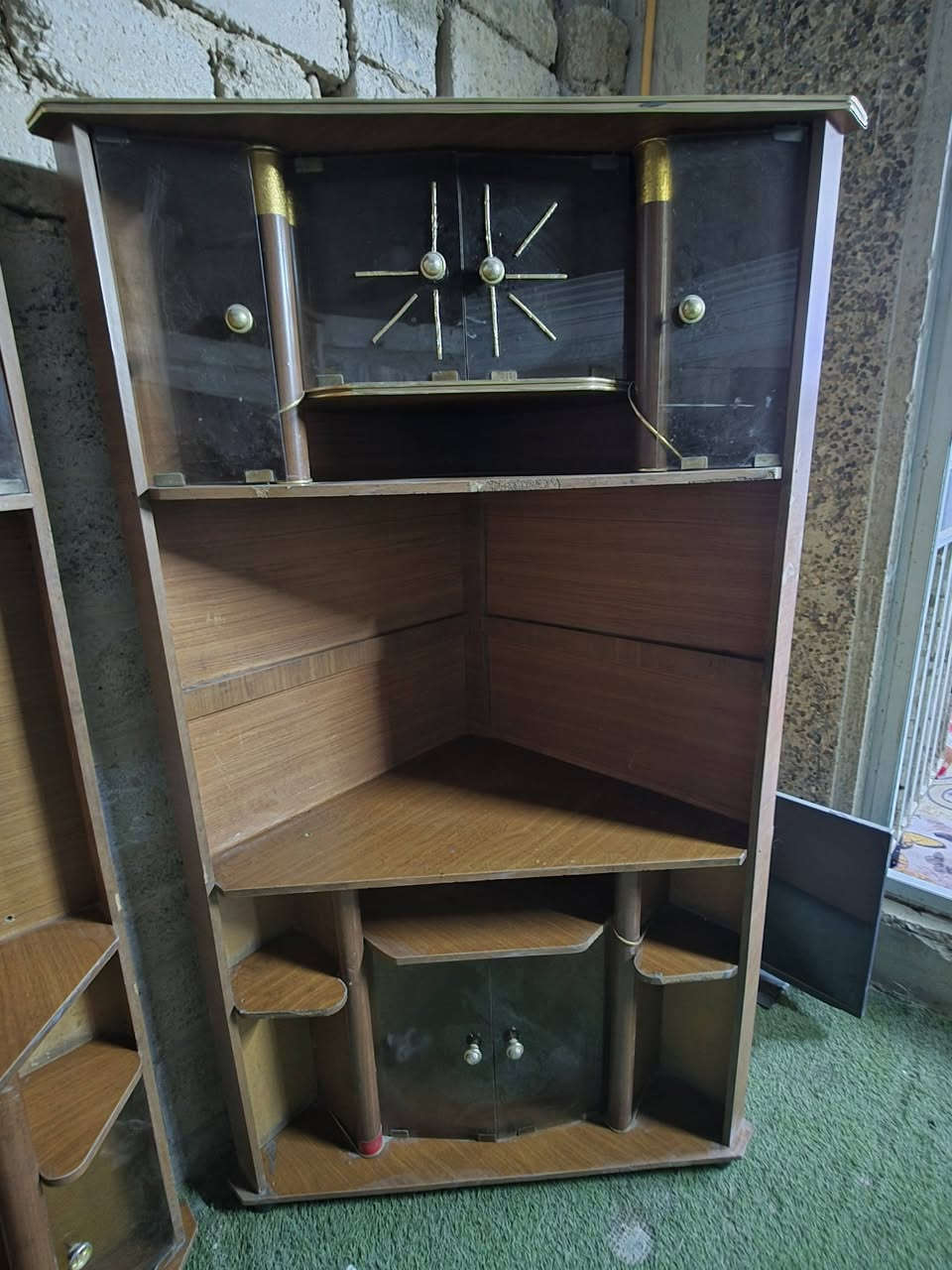 معرض قطعين زاوية
قياس طول مترو88 والعرض متر والصفاح 77
نضافة 75%
نقصهن بس 4 جامات ثنين زغار وثنين كبار نكسرن
مكاني قرب ملعب كربلاء القديم 
رقم//***********
