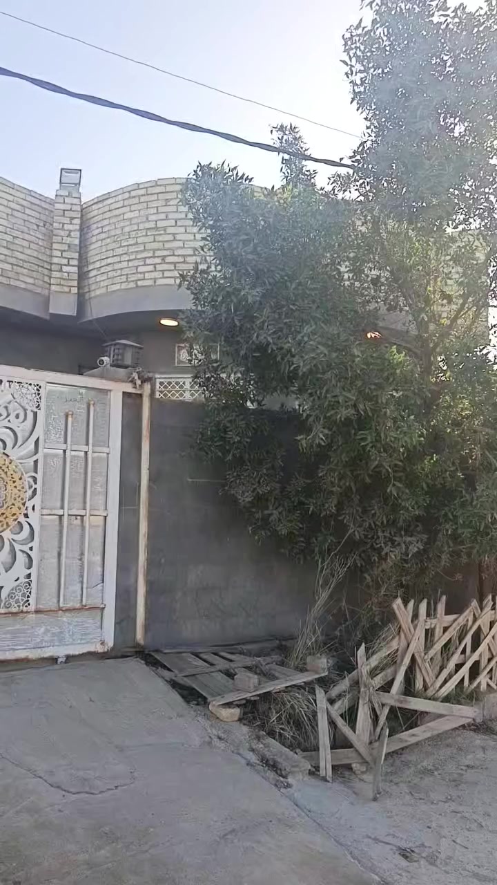 دار للبيع مكان ديالى الغالبيه حي العسكري مساحه 200 كافه خدمات طابو صرف ***********
