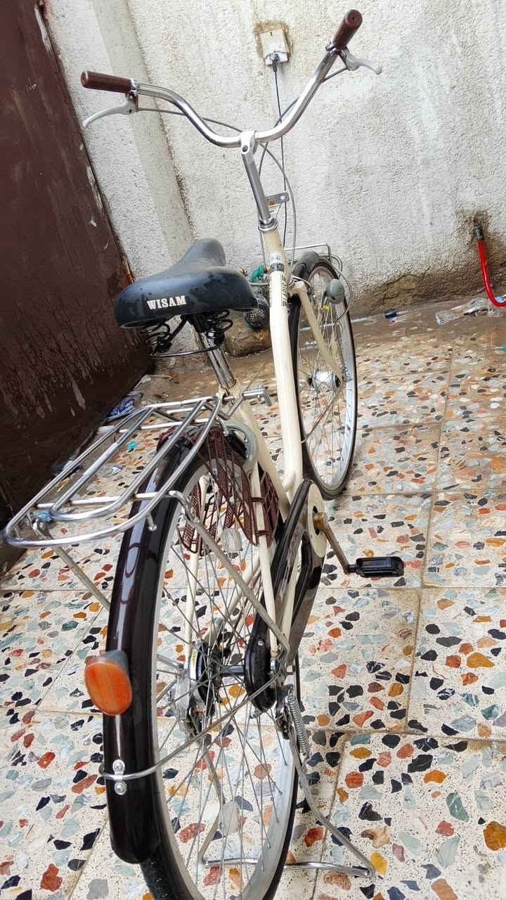 سلام عليكم عندي بايسكل بناتي بطه البايسكل قبل شهر نزلته حاويه واريد أبيعه والبايسكل ما بي اي نقص مكاني حي العدل السعره 110 وبي مجال هذا رقمي *********** على الرصيد يشتغل والواتساب
