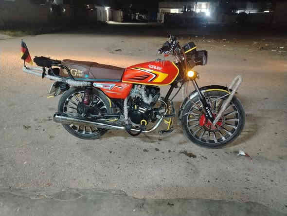 السلام عليكم دراجه سولنك الأصلي الباب الأول دراجه مصار اقل الشهر من نازله كامله مابيهه نقص برغي نضيفه انضف من الصور شعدك مراوس بوكسر او مثلهه ضاغطه و زنجيل اراوس المو شراي لايتصل ***********
