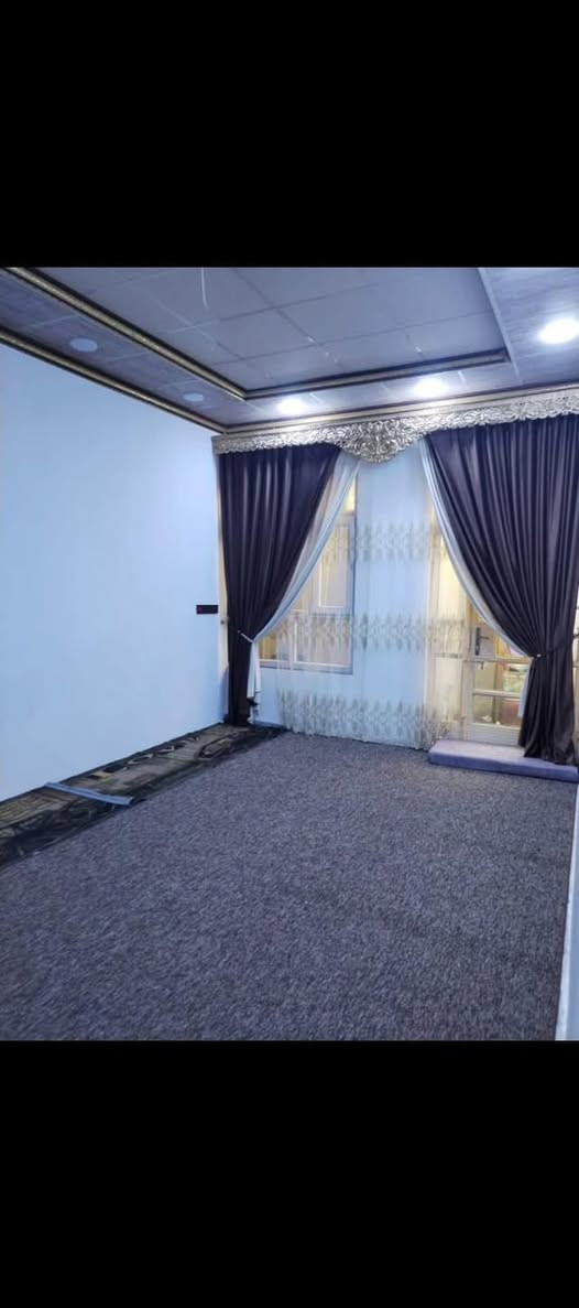 دار للبيع طابق واحد مساحه ١٠٠ واجهه ٥ ونزال ٢٠ زراعي سند ٢٥ العنوان بعقوبه التحرير الحولي الجزء الثاني السعر ٦٠ بيت البناء جديد للاستفسار ***********
