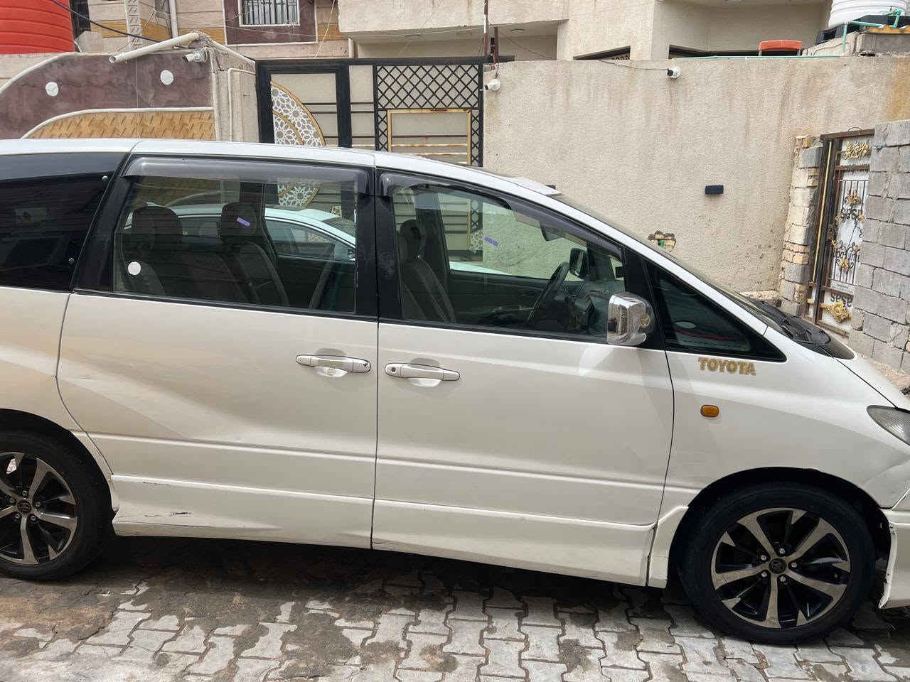 تويوتا أستما 7 راكب 
مديل 2000 محور
سياره جاهزه من كلشي حداديه تبريد 3قطع تخم تاير 
محرك 6 سلندر مكفوله من الضربه والكصه ونقل الجثه 
70 ورقه وبيها مجال ***********
مكان سياره البصره
