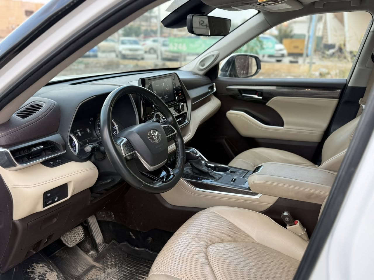 السلام عليكم / تيوتا هايلندر 2022  فول لمتدد مواصفات 6 سلندر. وارد امريكي / مواصفاتها بصمه شاشه كبيره جنطه كهرباء فتحه ابواب بردات كشانه كهرباء ويل عالي داخل بيجي   اعلى فئه بلهايلندر / حادثها بابين من امريكا وراشين الجاملغات توحيد لون بجم كبس ايرباك برده بس طاك  / رقم اربيل  تحويل مباشر / ماشيه 30/ كير مكينه كفاله / السعر 295 بيها مجال بصيط للشراي / ***********
