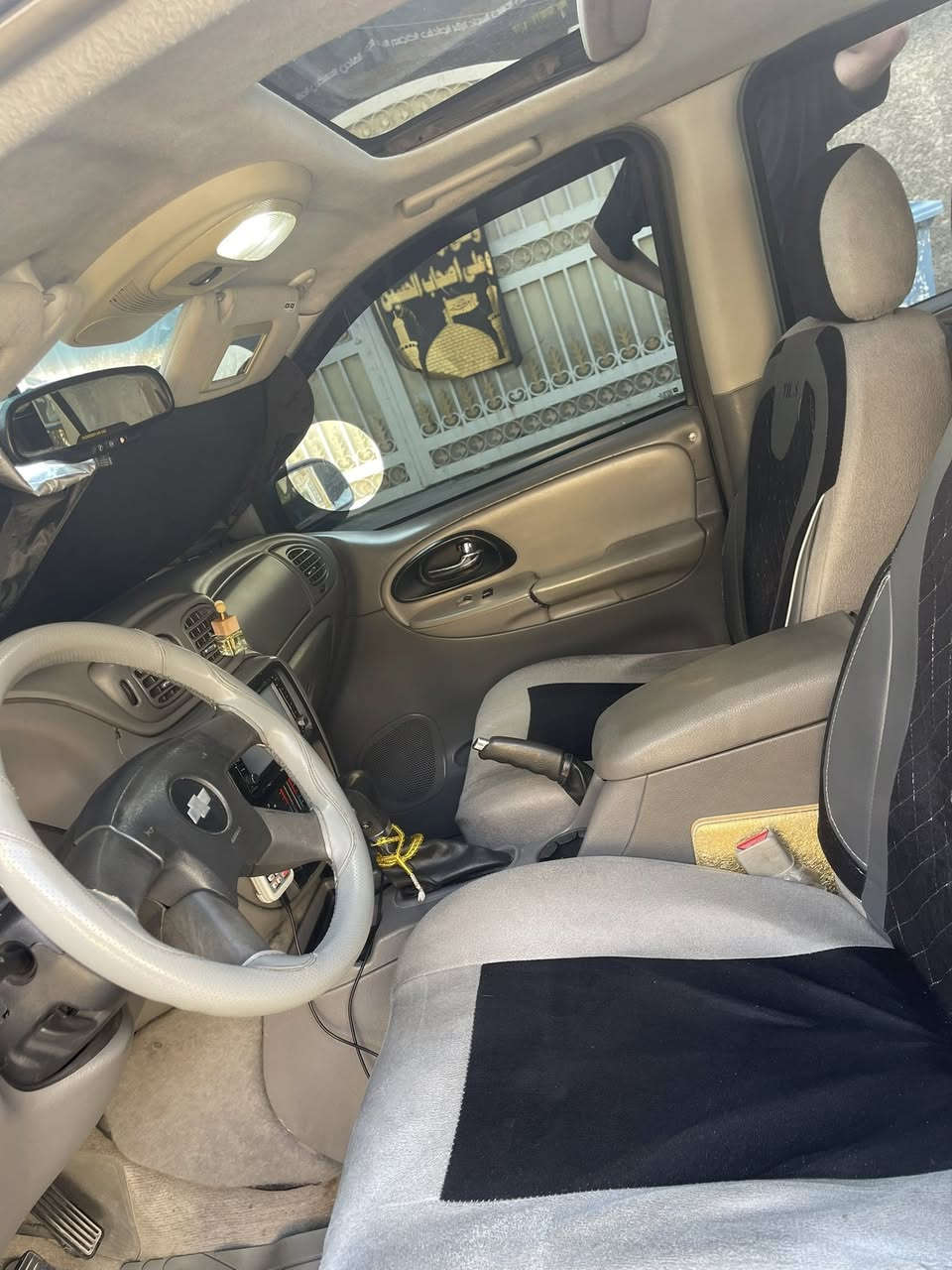 السلام عليكم
بلايزر ٢٠٠٧ مواصفات LS 

مكفوله من الصبغ والضربه 

فتحه سقف 

شاشه اعطال 

تبريد قطعتين 

منضومه تبريد جديده 

باتري جديد

تخم تاير جديد 

سياره جاهزه 

سياره نضيفه 

رقم سليمانيه  الجديد تحويل مباشر 

السياره موجوده بغداد 

السعر ١١٠ 

***********
