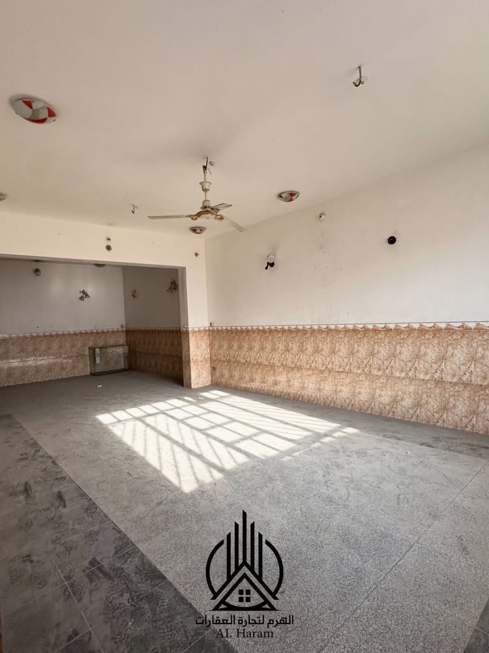 #سيف_سعد - مقابل مصور النورس - شارع عرض 15 متر 📍
دار 275 متر ثلاث طوابق 

الطابق الاول : محلات عدد 2 - غرفة - صاله - مطبخ - صحيات - استقبال - منور - كراج

الطابق الثاني : غرف نوم عدد 3 - صاله - صحيات - بلكونه كبيره

الطابق الثالث : مخزن - سطح

السعر : 490 مليون

للأستفسار 

سجاد مؤيد

***********
***********

عنوان المكتب : سيف سعد - مقابل جامع محمد الجواد - على الشارع العام مباشرةً 📍

#عقارات #كربلاء_المقدسة
